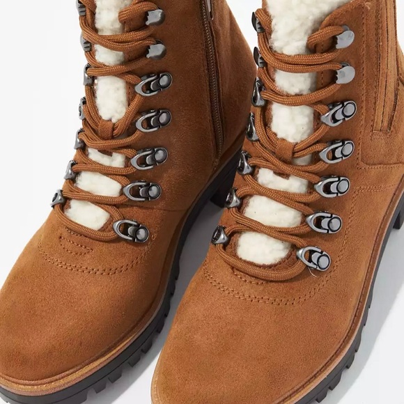 Fur-Tongue Hiking Boots - Picture 5 of 5